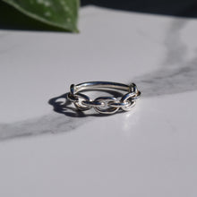 Load image into Gallery viewer, Medium Quetzal Ring