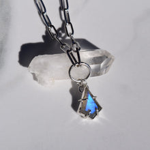 Load image into Gallery viewer, Labradorite Prong Necklace