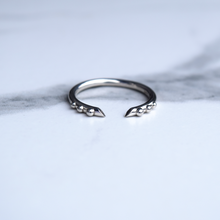 Load image into Gallery viewer, Raíz Cuff Ring
