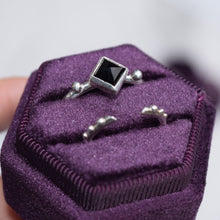 Load image into Gallery viewer, Onyx Point Double Dot Ring